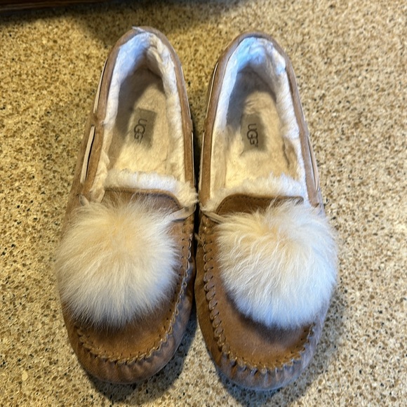 Women’s Ugg slippers - Picture 2 of 5